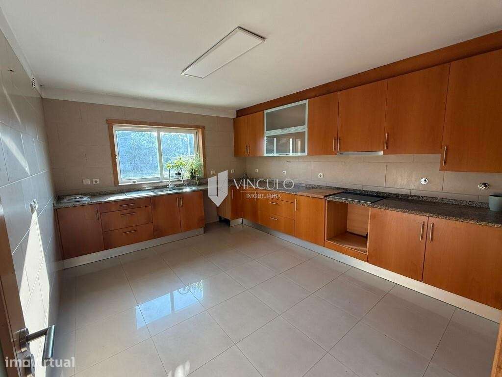 Moradia T4 em Banda no Loteamento da Conchada - Grande imagem: 4/18