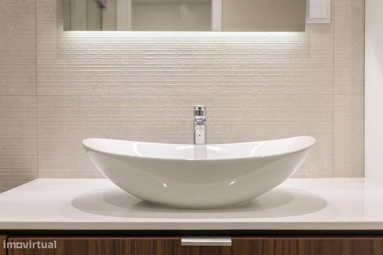 Dois Apartamentos Modernos (T3 + T2) na Qta. do Desembargador – Feijó-40