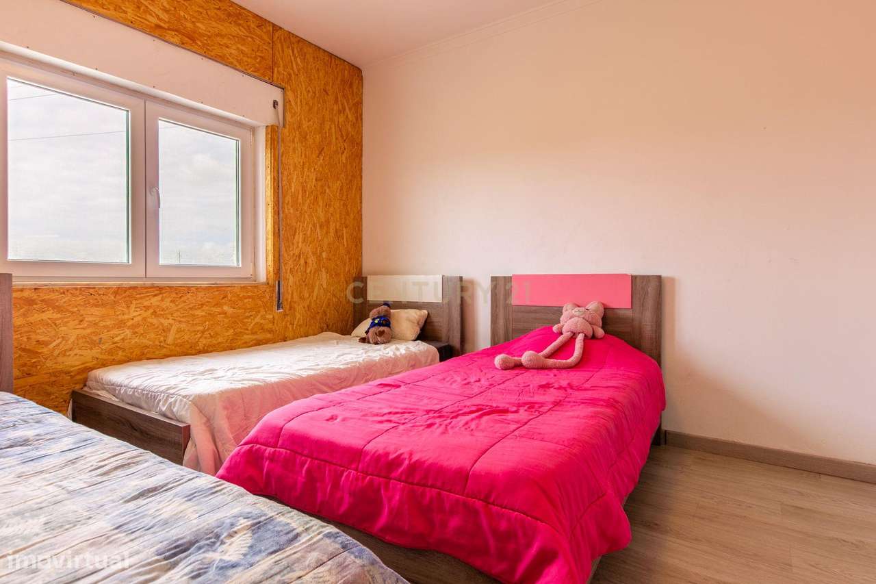 Excelente Apartamento de 4 Assoalhadas com Terraço e Sótão Independent-23