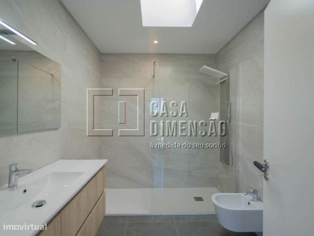 Moradia de Arquitectura Moderna de tipologia T3+1 em Oeiras com Pis...-41