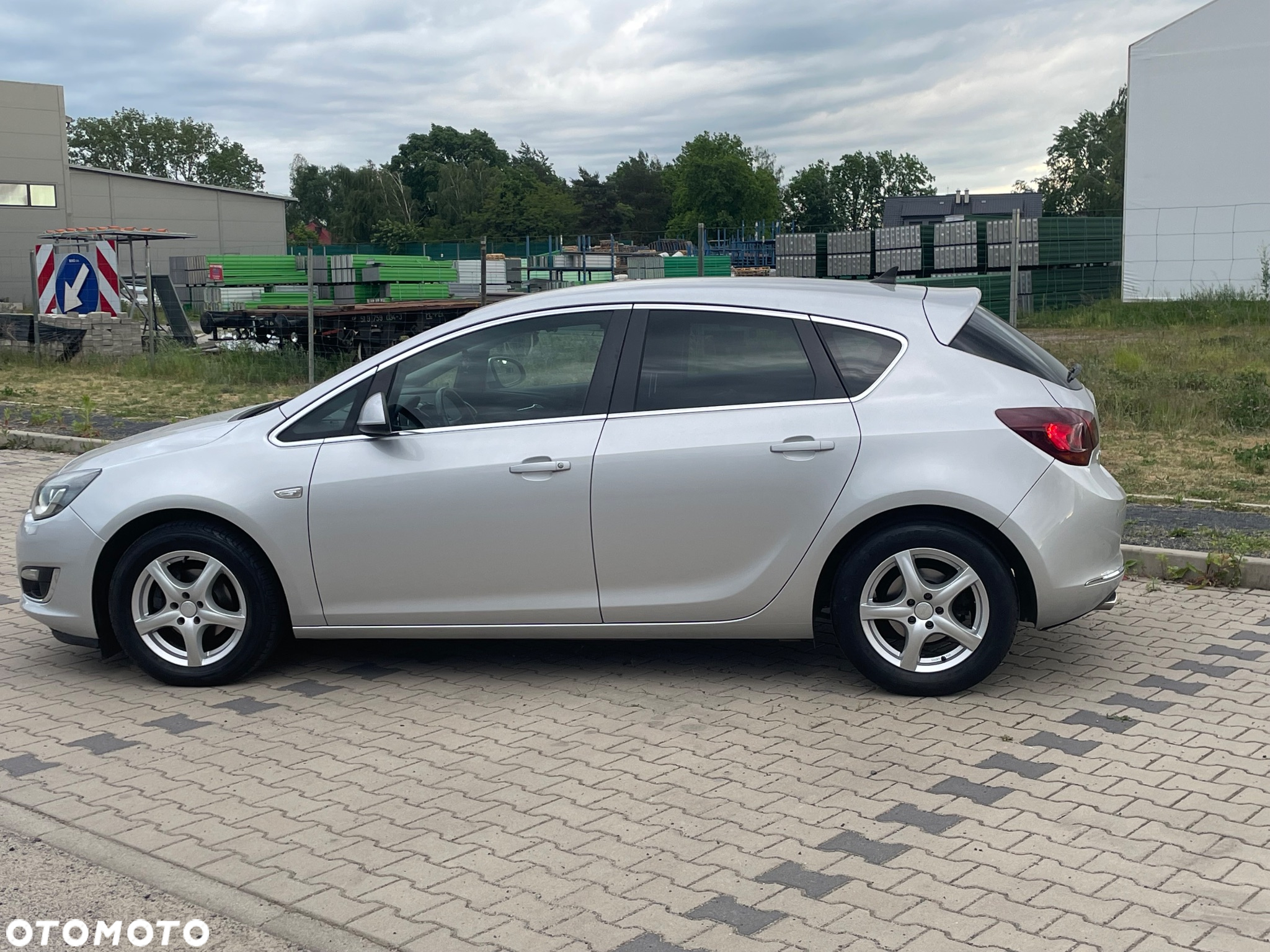 Opel Astra IV 1.4 T Cosmo EU6 - 2