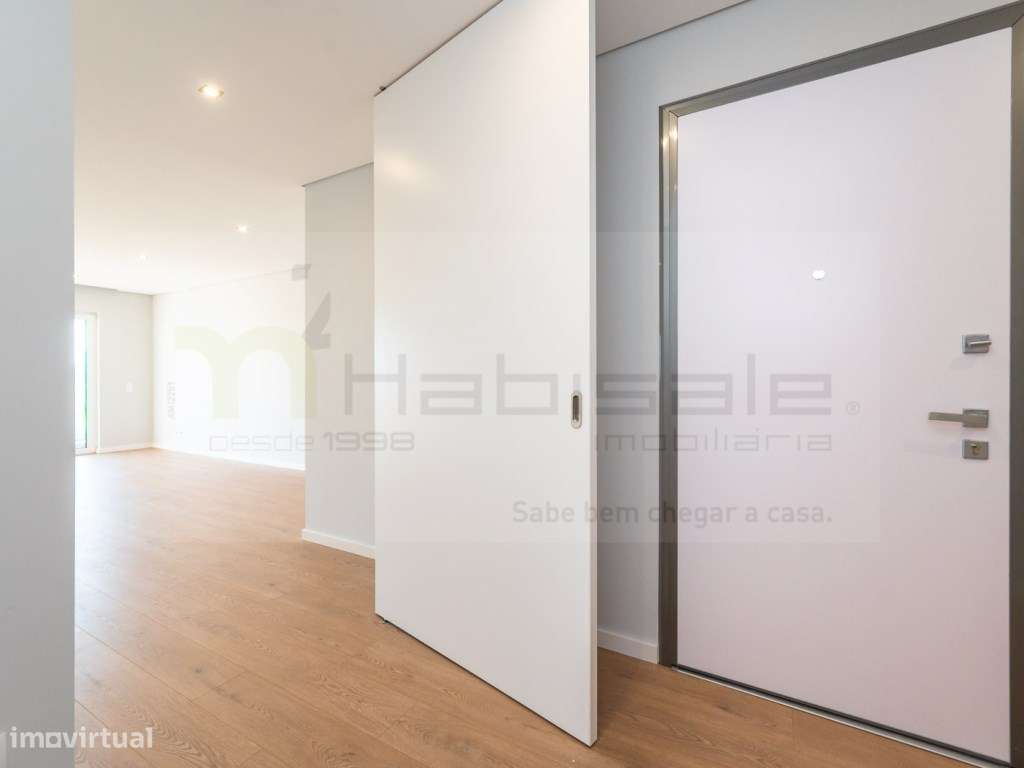 T3 Excelentes Acabamentos com Box Perto da Praia de Carcavelos - Grande imagem: 5/31