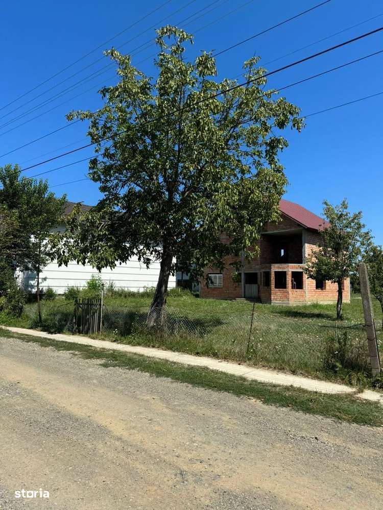 Casă la Roșu P+1+M în Decebal - 3 Dormitoare, 2 Băi, 195 mp Utili - Imagine principală: 2/10