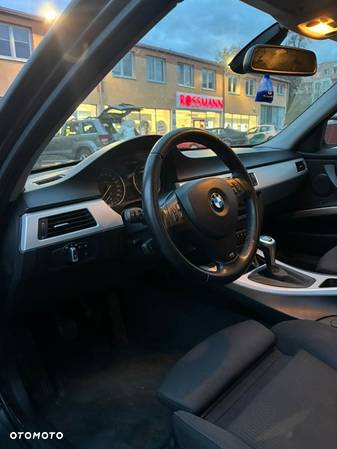 BMW Seria 3 320i - 10