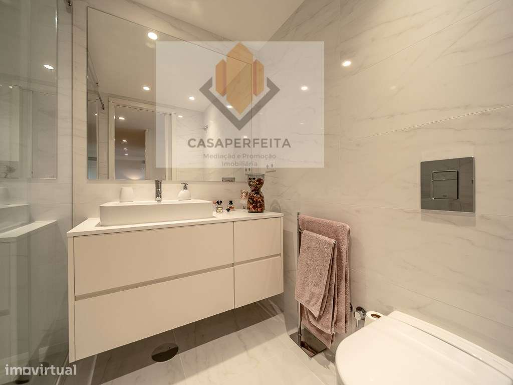 Apartamento T2 de Luxo com Varanda, Lugar de Garagem e Arrumo - Jun...-18