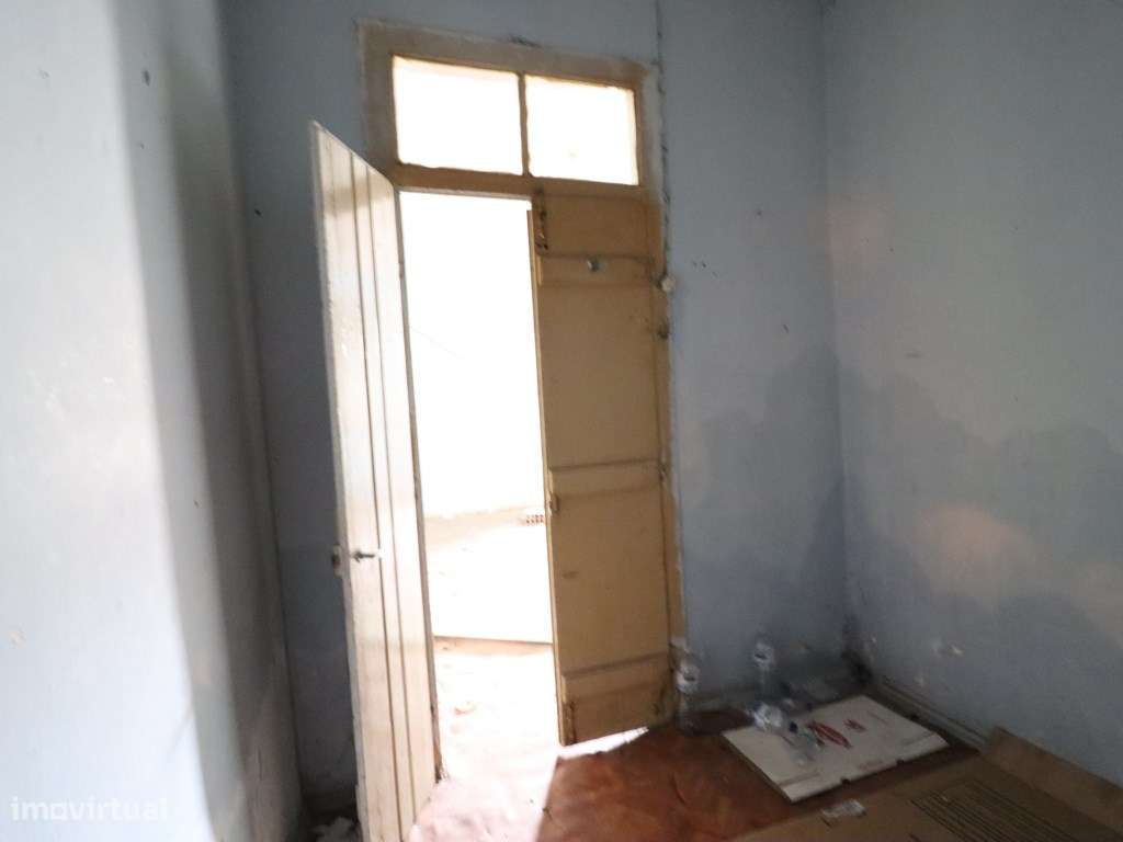 Duas moradias geminadas à venda na rua Miguel Bombarda, Barreiro-29