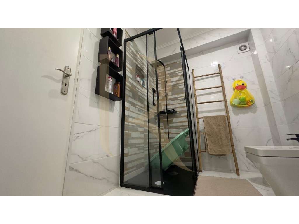 Apartamento T3 com elevador, marquise e arrecadação no Fogueteiro-14