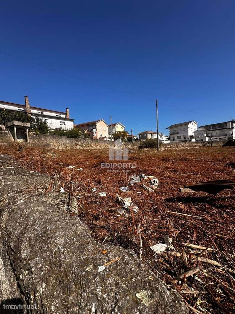 Moradia e Terreno com 3.000 m² em Lordelo- Paredes-18