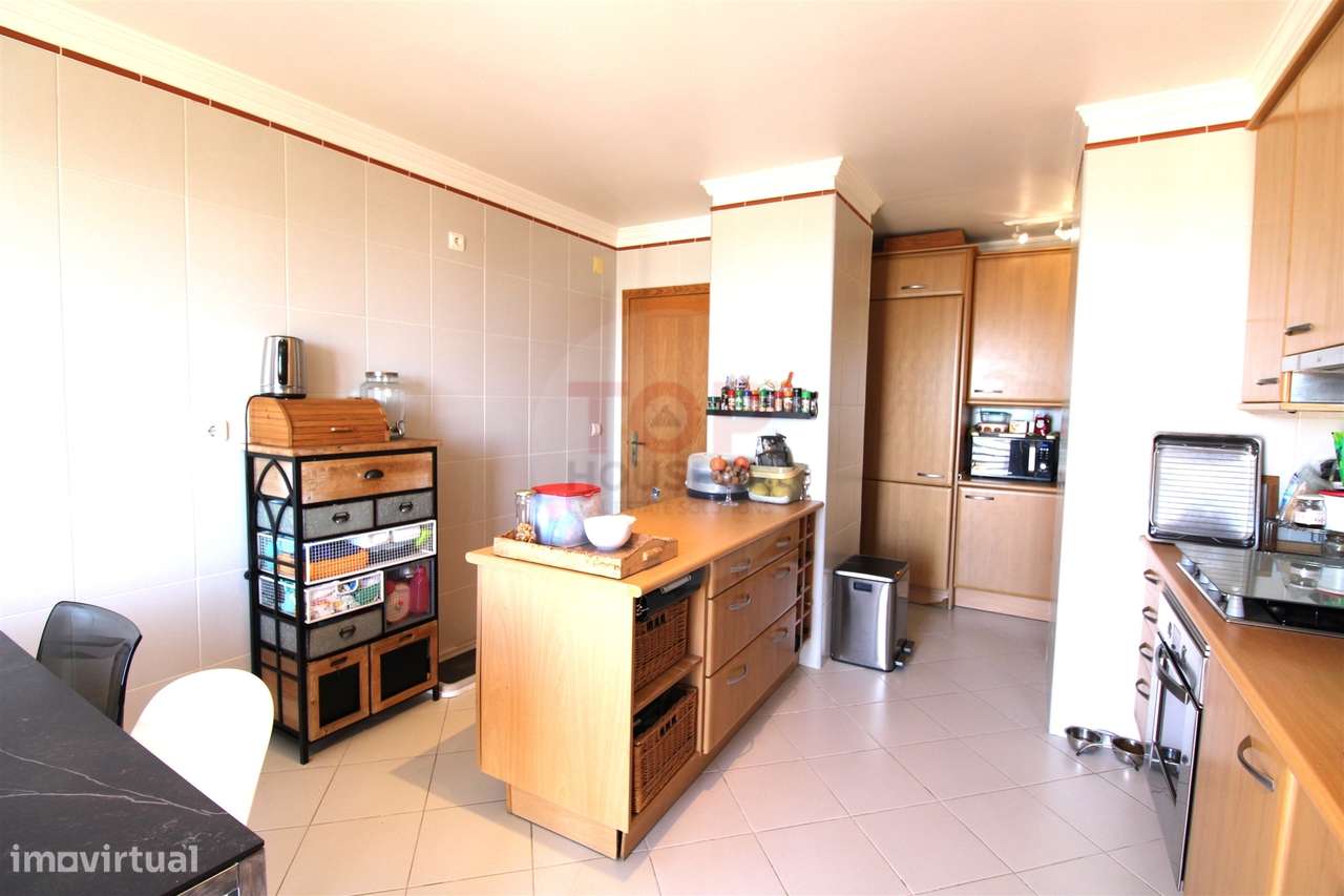 Penthouse T4+1 com Terraço Panorâmico e dois estacionamentos-56