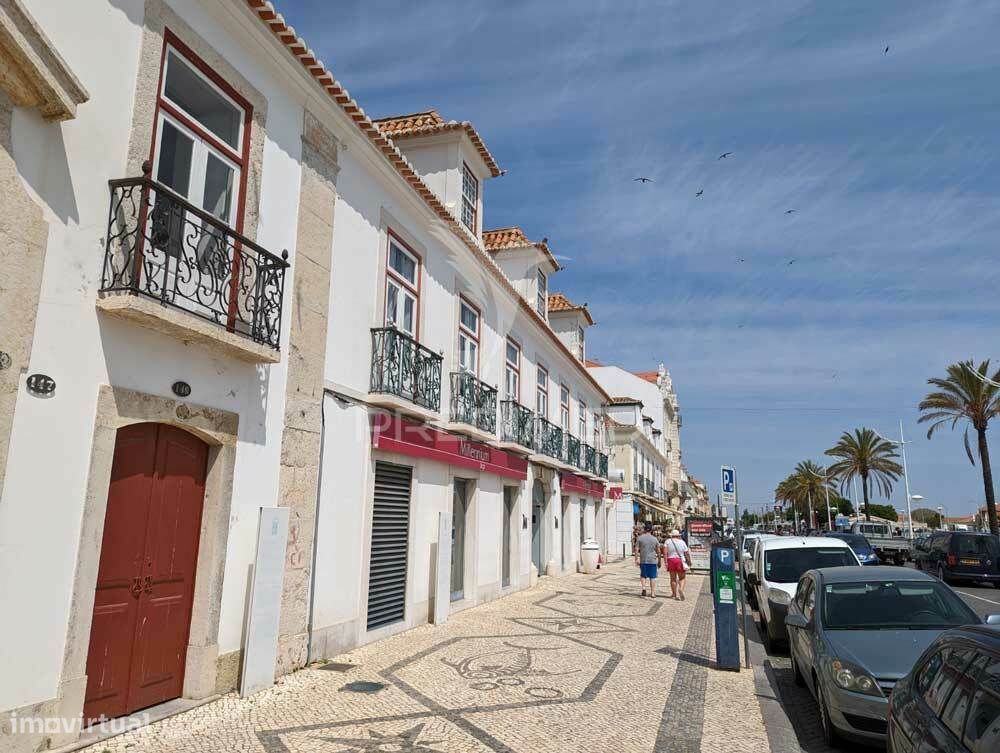 Alojamento local inserido em edifício histórico frente rio