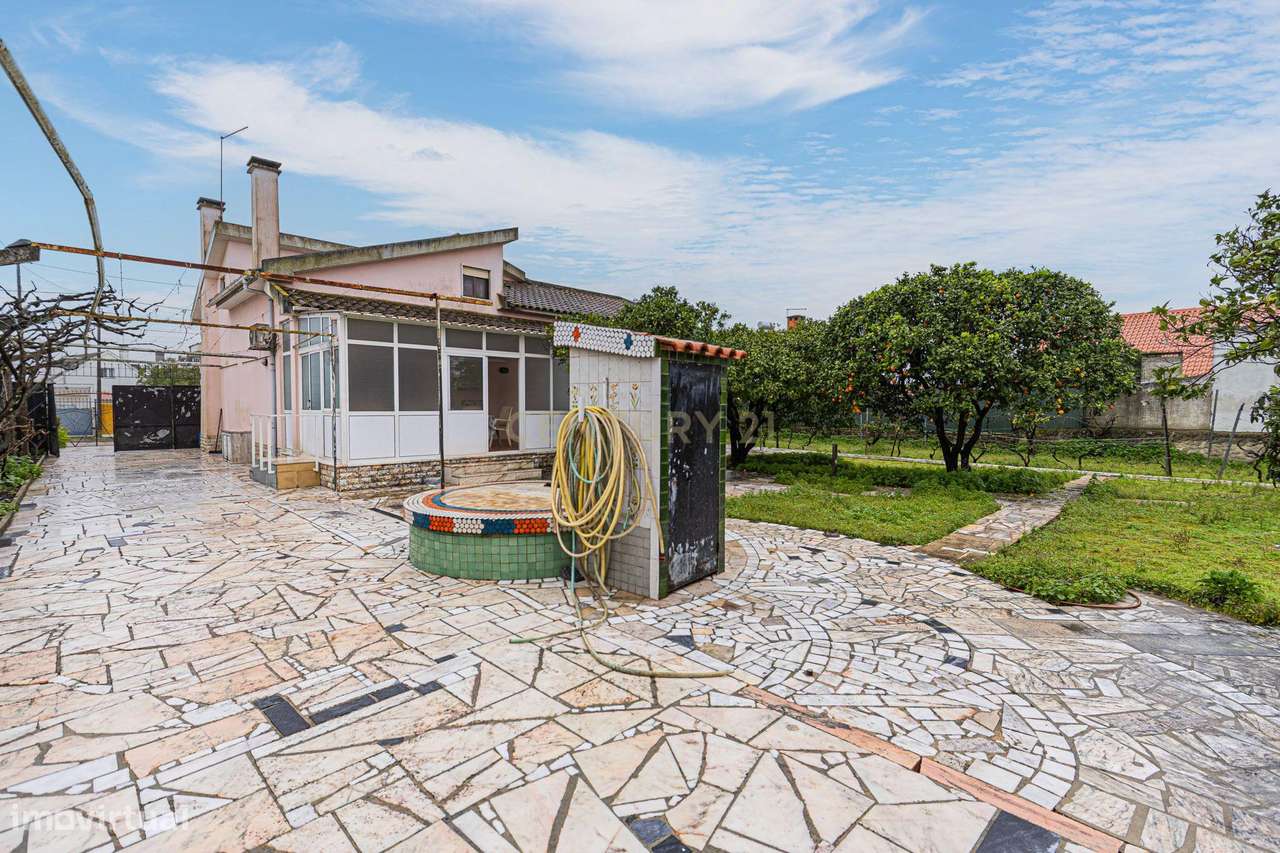 Excelente Moradia T3+4 em Fernão Ferro duas garagens-24