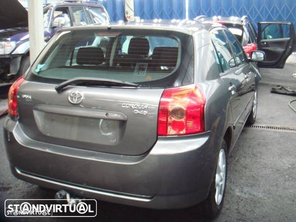 Toyota Corolla 2.0 D4D 2003 para peças - 3