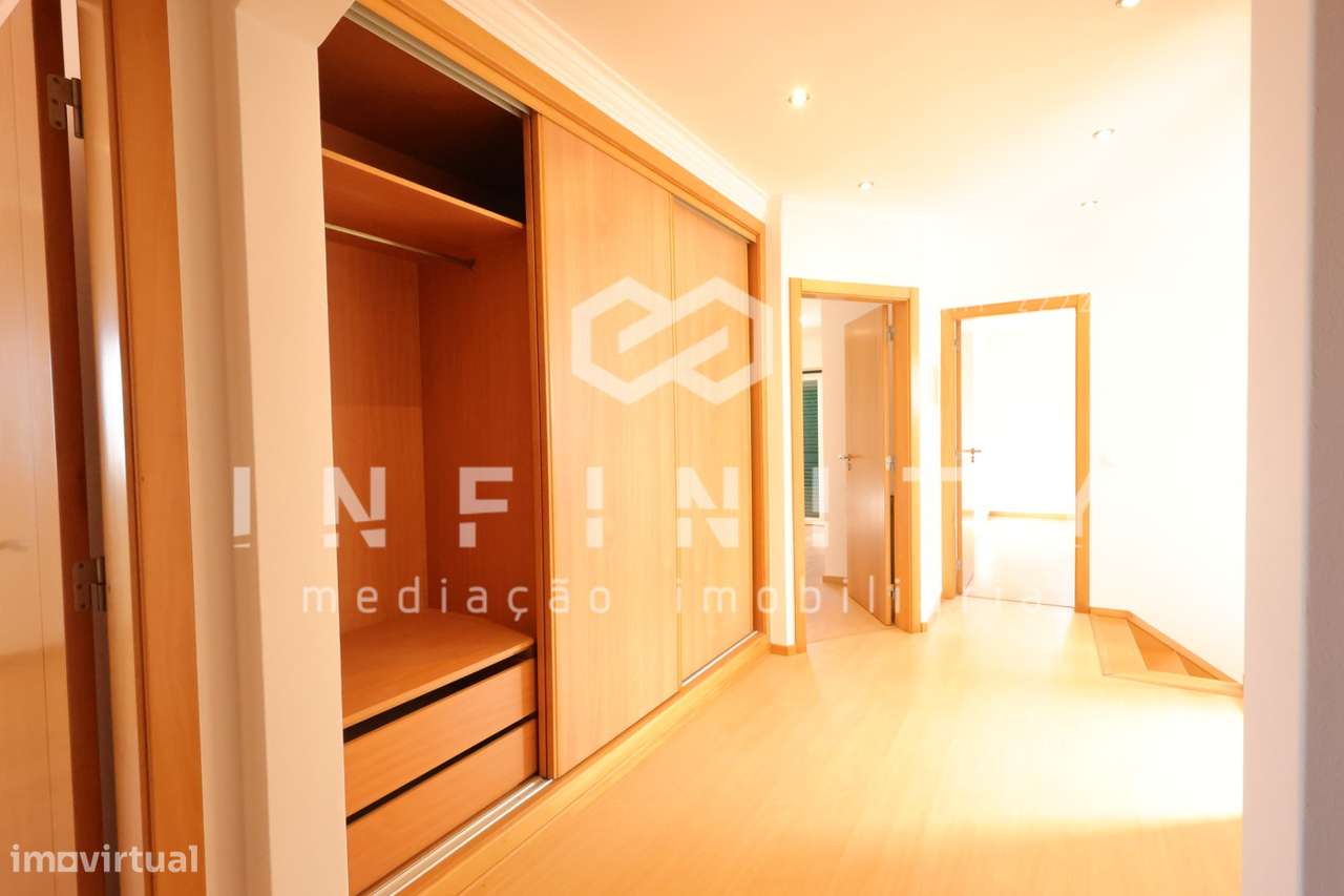 Moradia independente T4-21