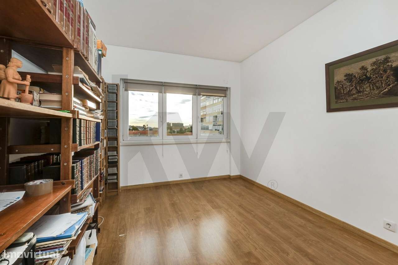 Apartamento T3 Remodelado (atualmente T2) com Vista Cidade e Excelente - Grande imagem: 4/22