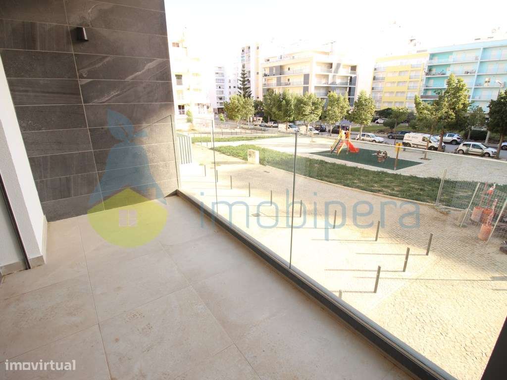 Apartamento T2 (1+1) NOVO, a 200 m da praia , situado a sul da Via ...-0