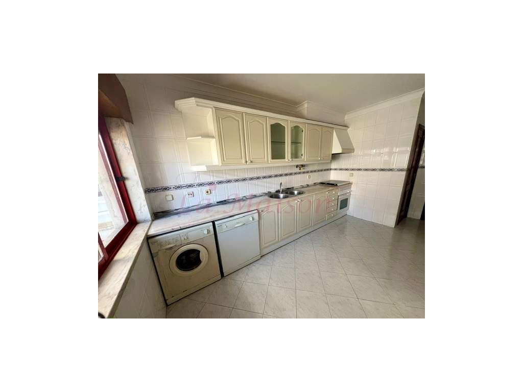 Apartamento T2 com parqueamento em Algueirão - Mem Martins-3