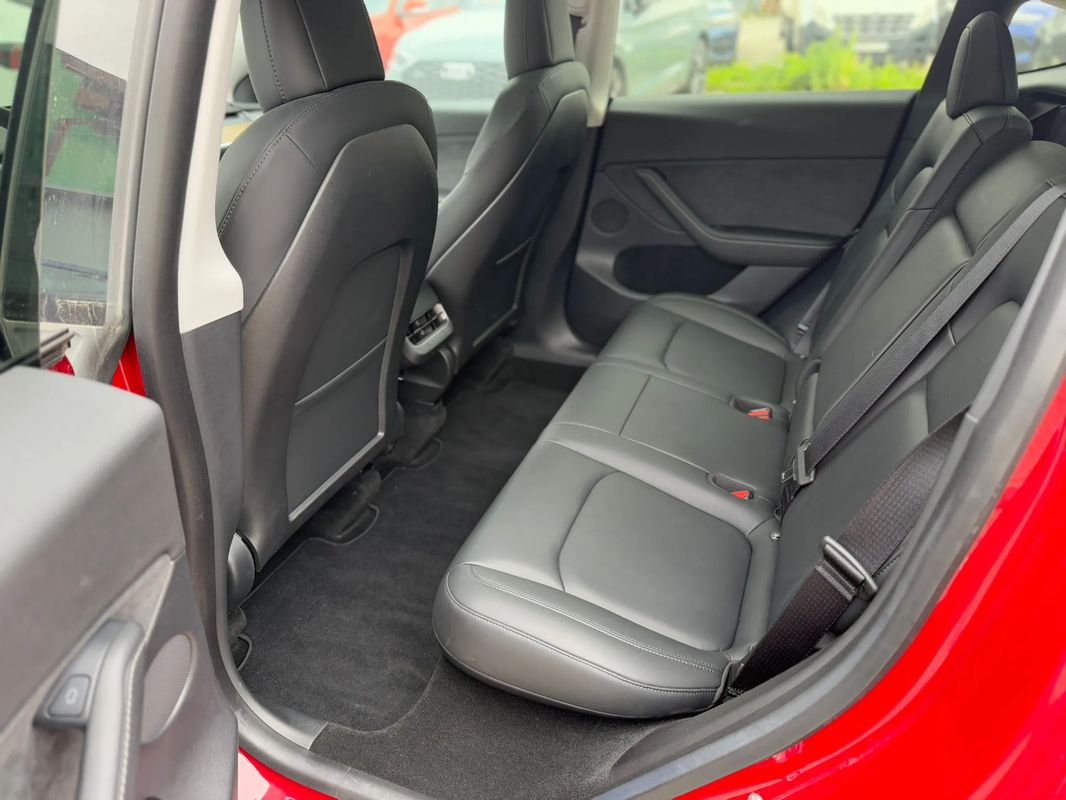 Tesla Model Y Long Range Dual Motor AWD - 28
