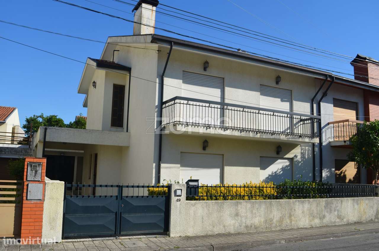 Moradia T5 com 3 frentes em S. Mamede de Infesta - Grande imagem: 1/21