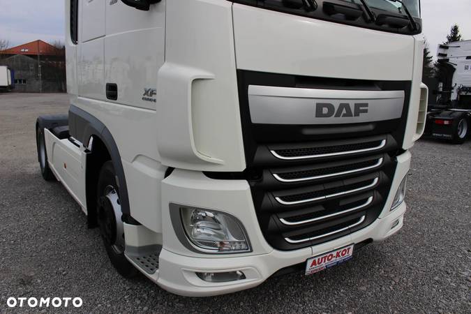 DAF XF 106.460 /LODÓWKA /PEŁNY SPOILER / OPONY 90% /**SERWIS FR **/ IDEALNY STAN / - 16