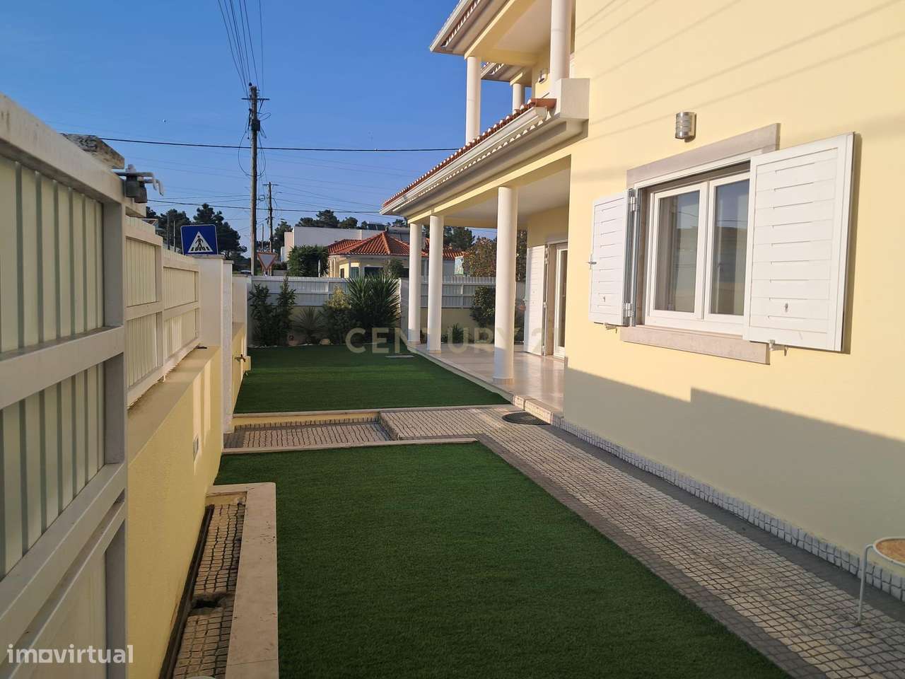 Moradia T4 com Piscina de Água Salgada | Quinta de Valadares-1