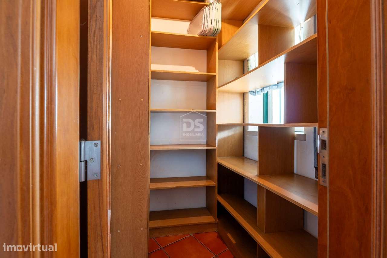 Moradia T5 geminada na Garcia, Marinha Grande-27