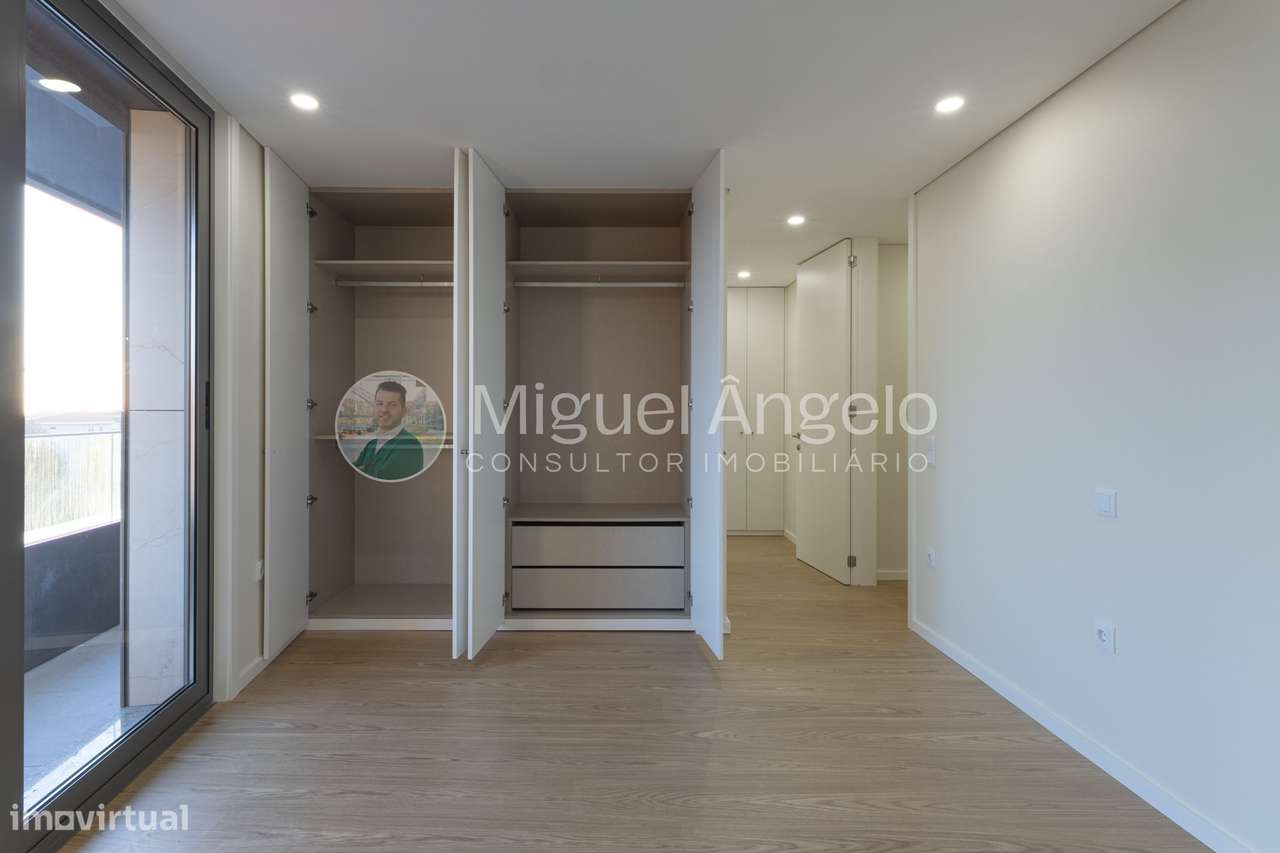 T3 Penthouse com terraços e três frentes no coração de Espinho-24