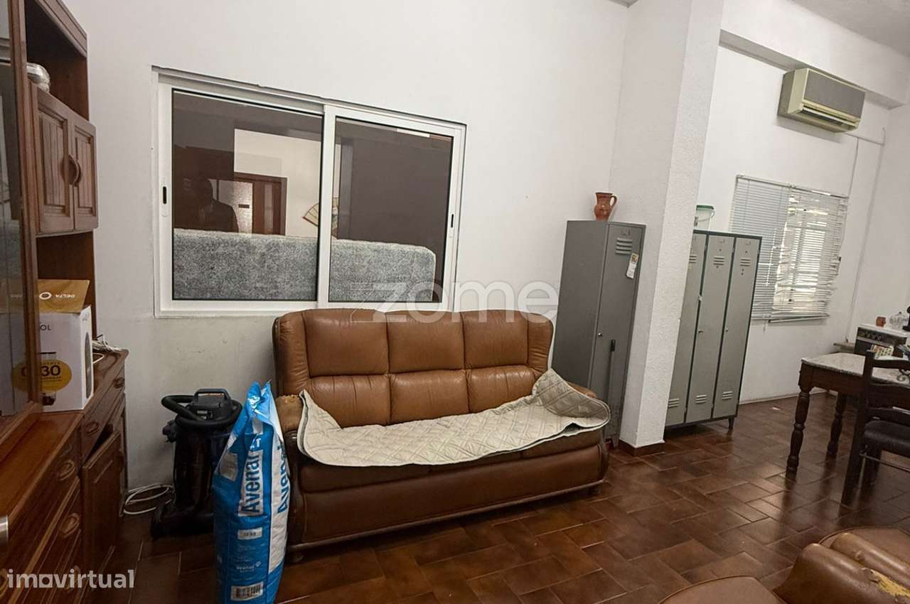 Armazém com 600 m² – 2 Pisos, Escritórios e Excelentes Acessos-30