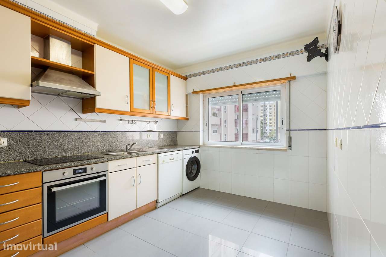 T3 com óptimas áreas e 1 Lugar de garagem, na II Fase Quinta da Piedad-23