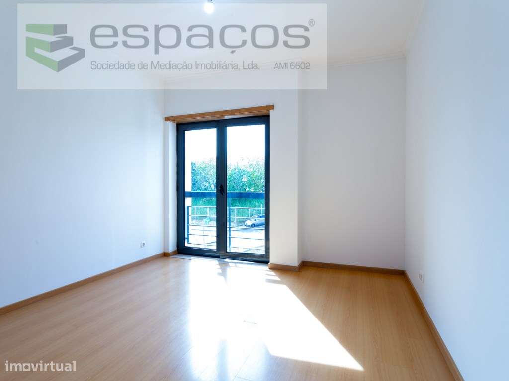 T2 na Quinta da Parreirinha, Vista rio, Parqueamento e arrecadação-12