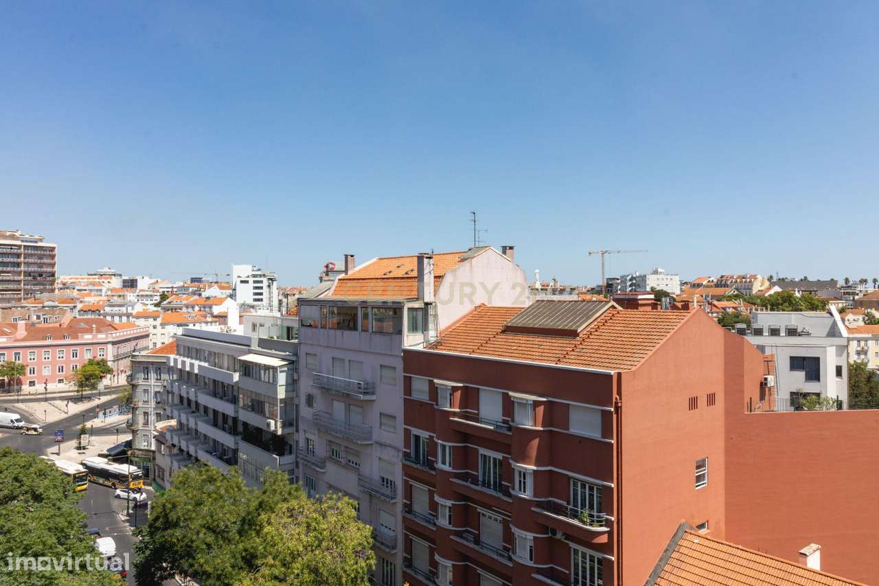 Penthouse com terraço de 28m2 junto ao metro no Rato-37