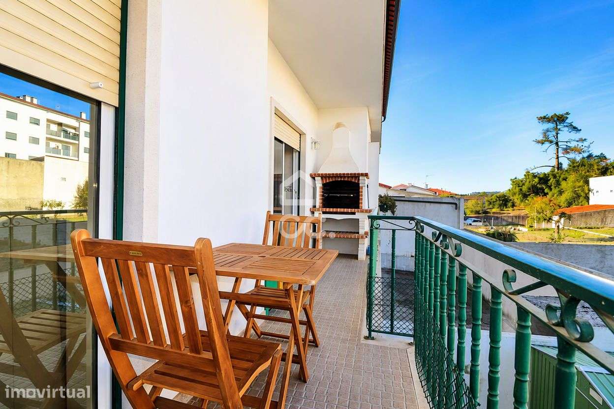 Apartamento T3 com garagem, arrumo e churrasqueira no centro do Avelar-17