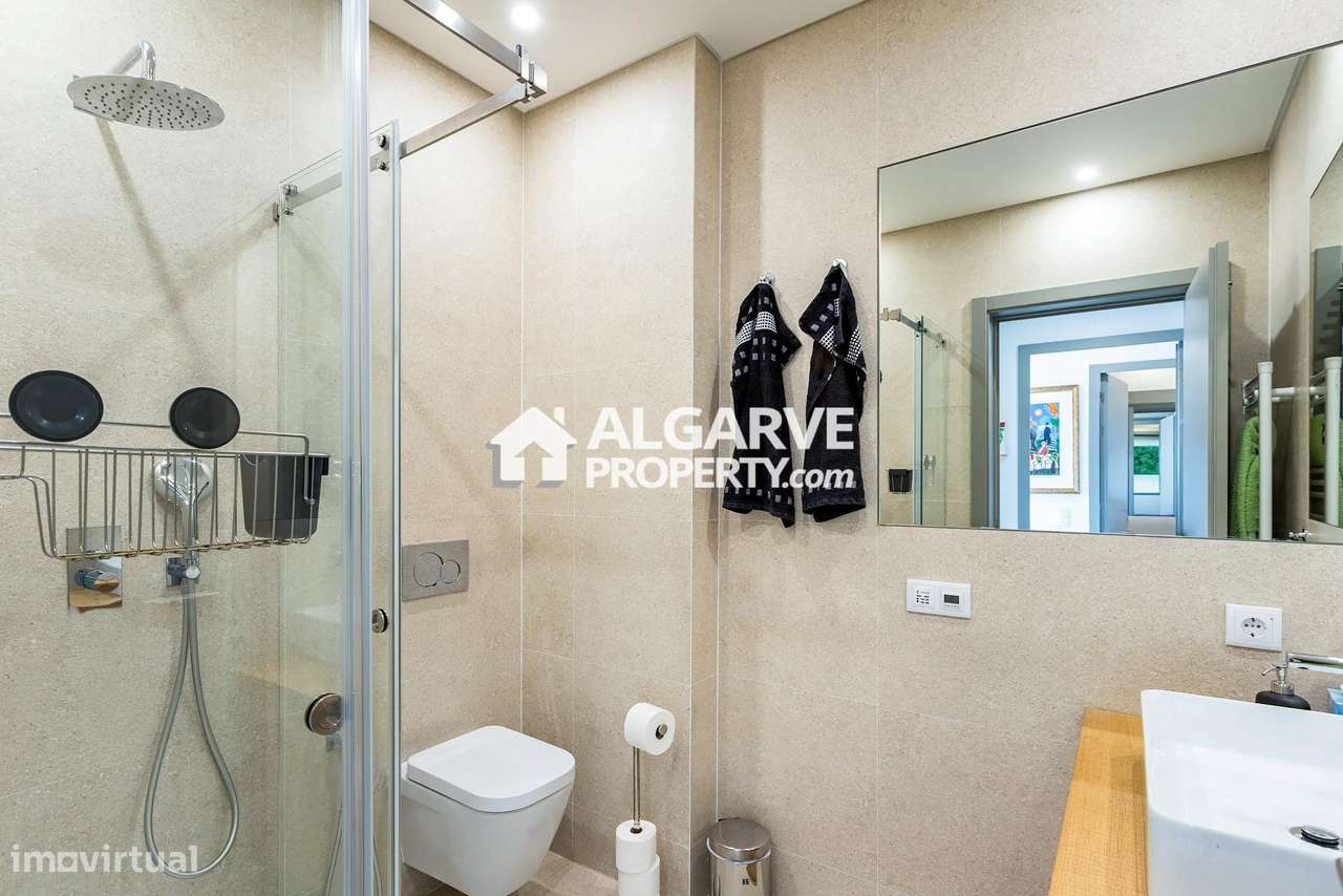 Excelente T2 Moderno com amplo terraço perto da Praia — Quarteira, Alg-25