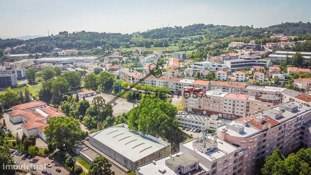 Apartamento T3 no Último Andar com Garagem — Gualtar (Braga)-35