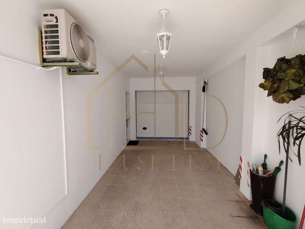 ESPAÇOSA Moradia T4 com Garagem. Stº António da Charneca. Barreiro-5