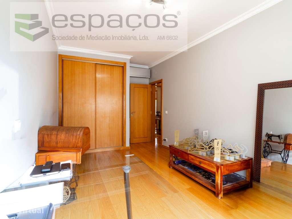 T3 Espaçoso na Parreirinha com Parqueamento e Vista Rio-14