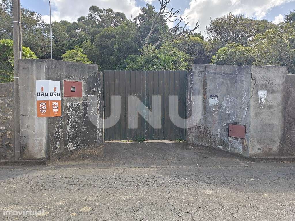 Terreno Urbano com ruína, em Rabo de Peixe. - Grande imagem: 2/12