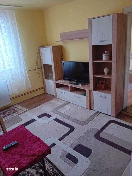 Vind casa in com Taut cu toate facilitatilesi livada cu 100 de pomi - Imagine principală: 4/8