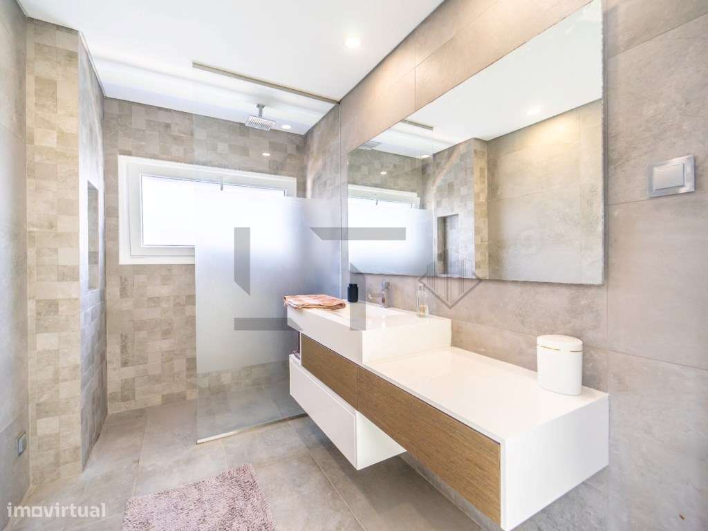 Moradia T4 Smart Home com Piscina, para Venda na Aroeira, Charneca ...-32