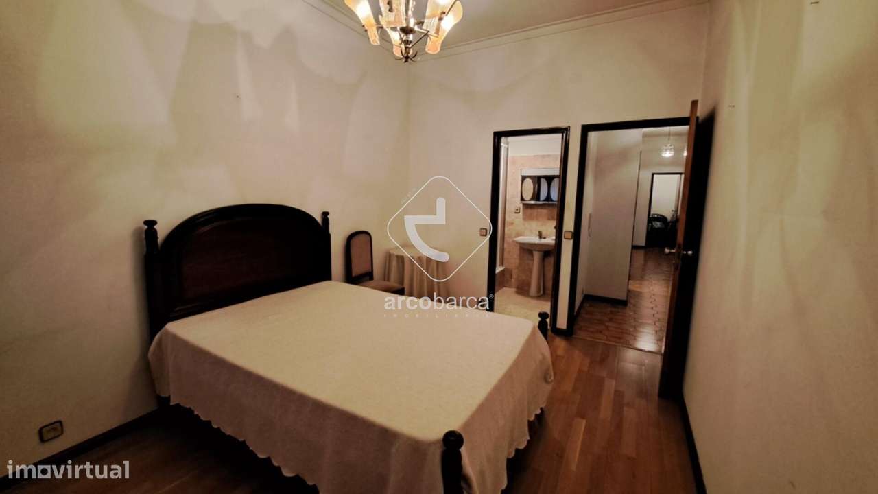 Apartamento com Terraço 40m2 de uso privado - T2+1-centro vila - Arcos-15