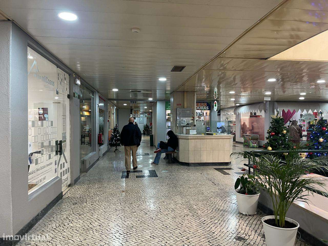 Oportunidade de Investimento — Loja à Venda no Lumiar por 50.000 €-16