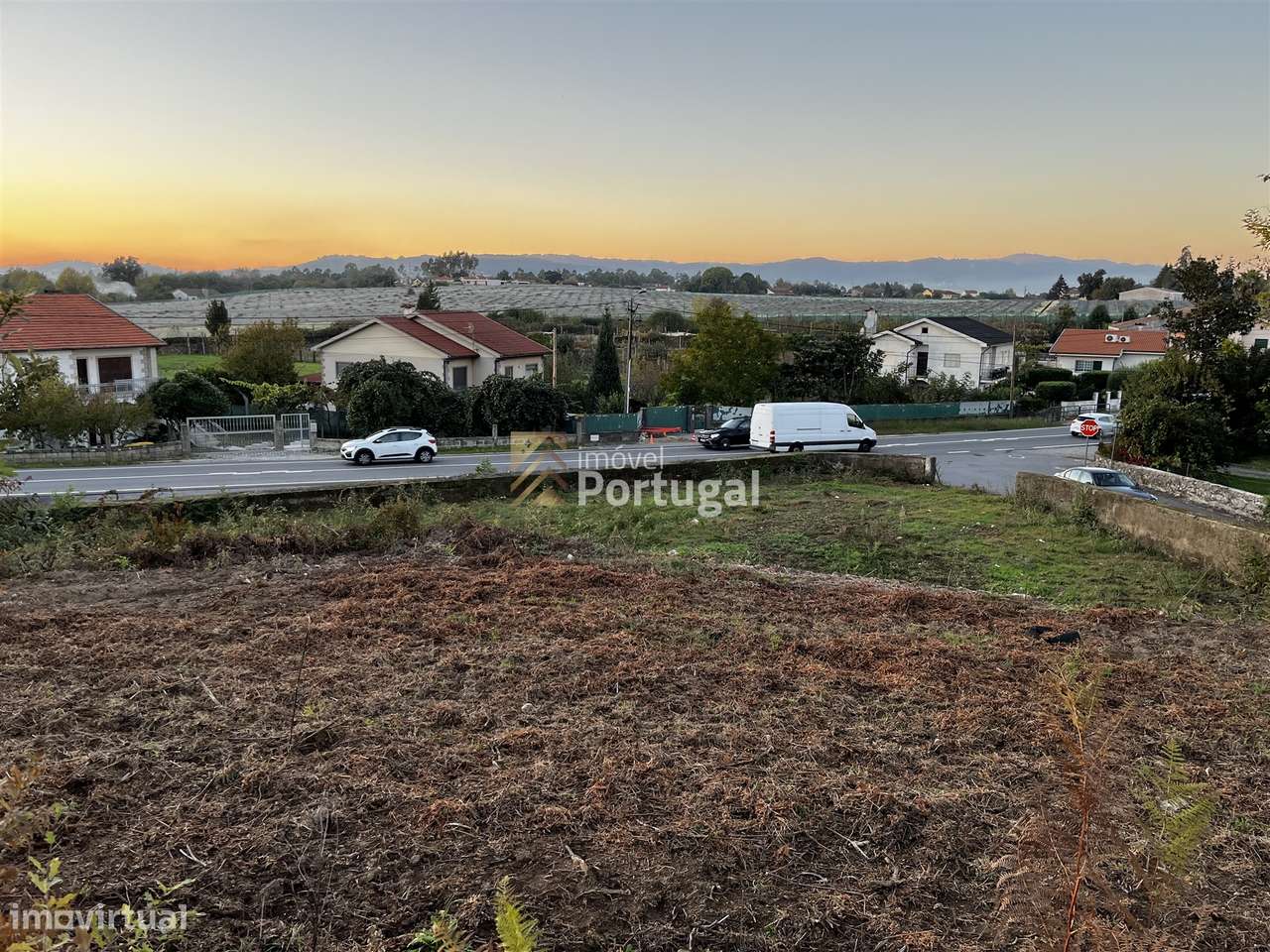 Venda Terreno 10.092,41m² para Construção Habitacional em Lago-9