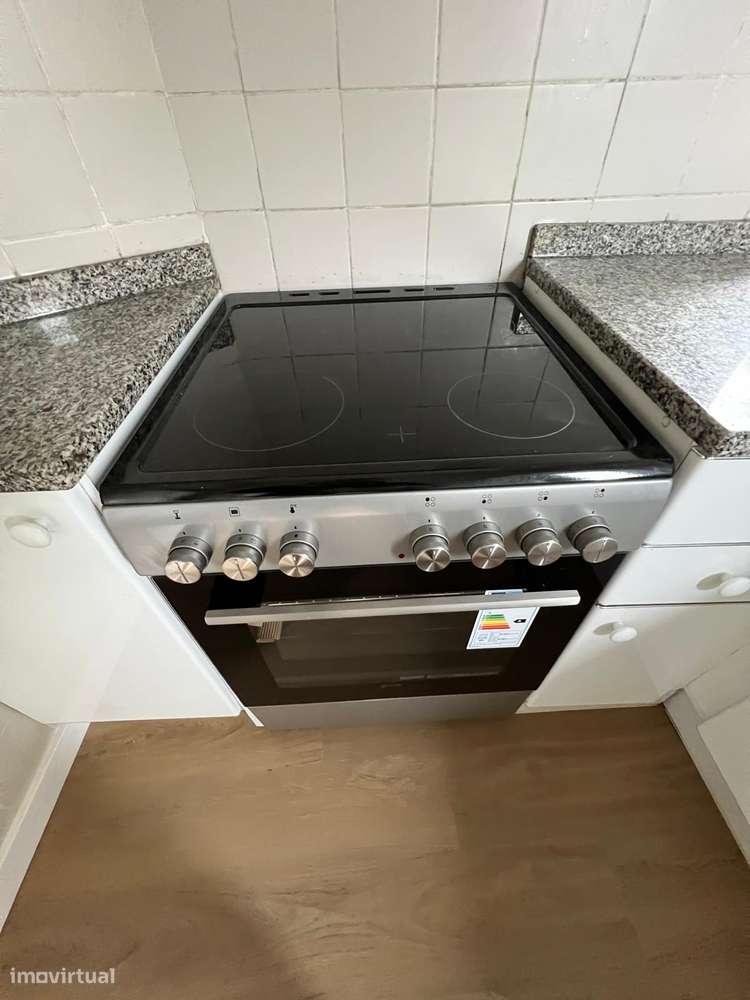 T1 Porto  Rua da Alegria    Metro Marquês  Remodelado e Mobilado-15