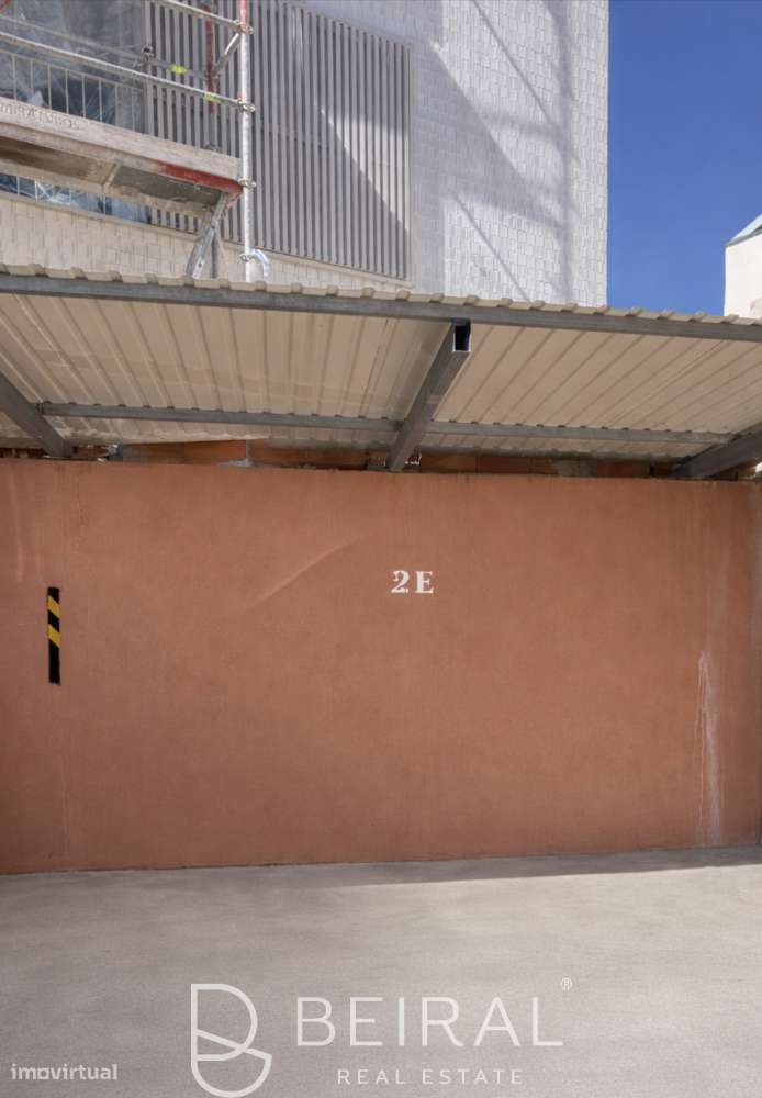 Apartamento T2 com varanda e estacionamento-22