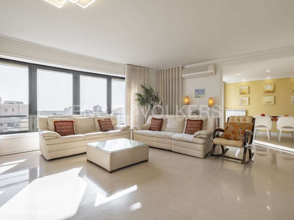 Exclusiva Penthouse T5 Com Terracos Privativos E Vista Sobre Lisboa