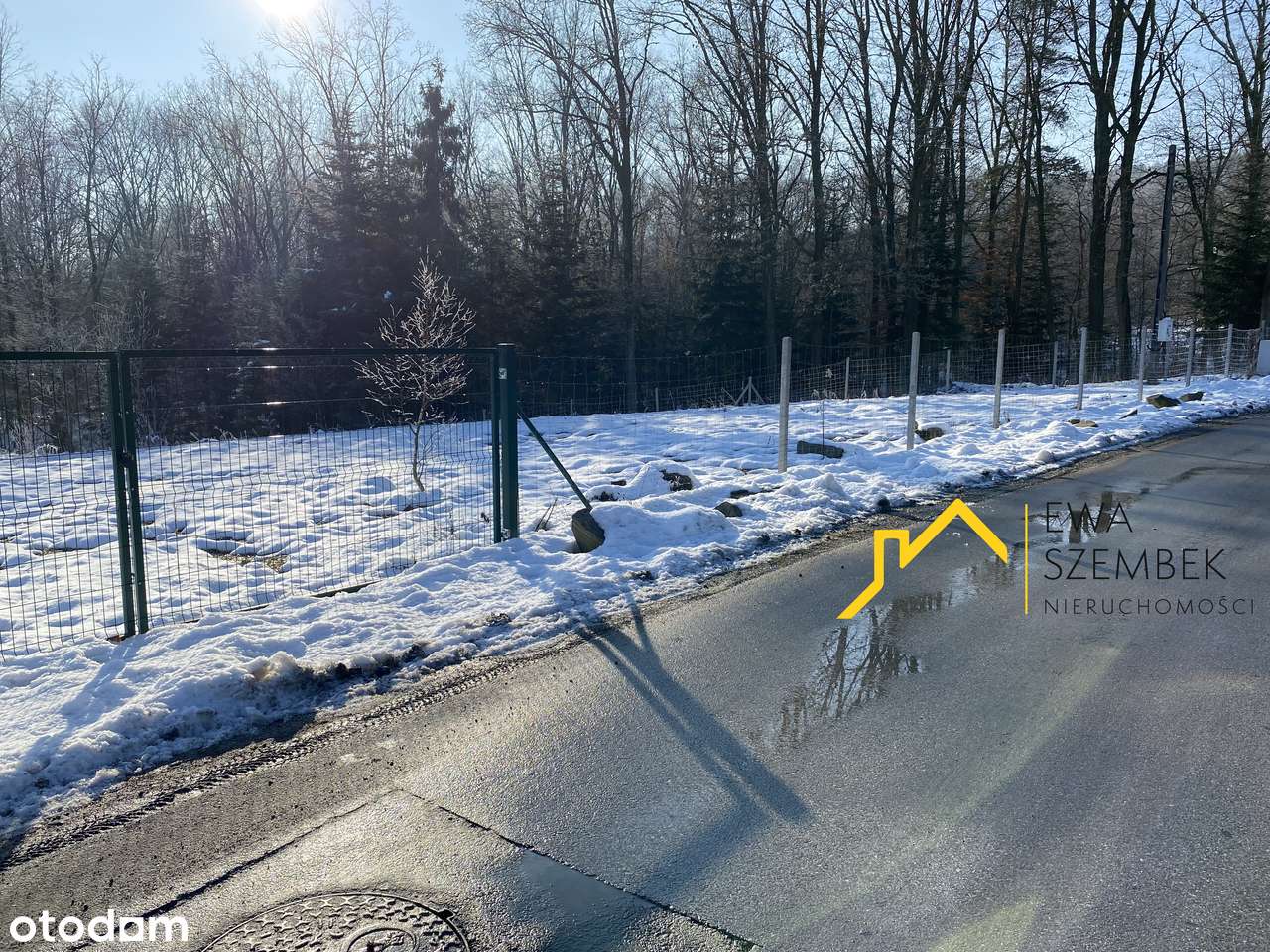 Ogrodzona działka budowlana z mediami i pozwoleniem na budowę-0