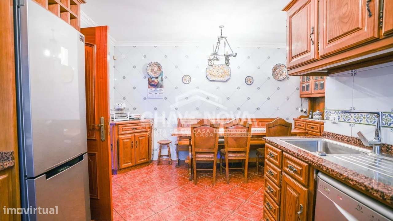 MORADIA V4 C/ PISCINA E TERRENO C/ ÁRVORES DE FRUTO-21