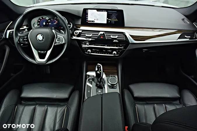 BMW Seria 5 530i xDrive Sport Line - 34