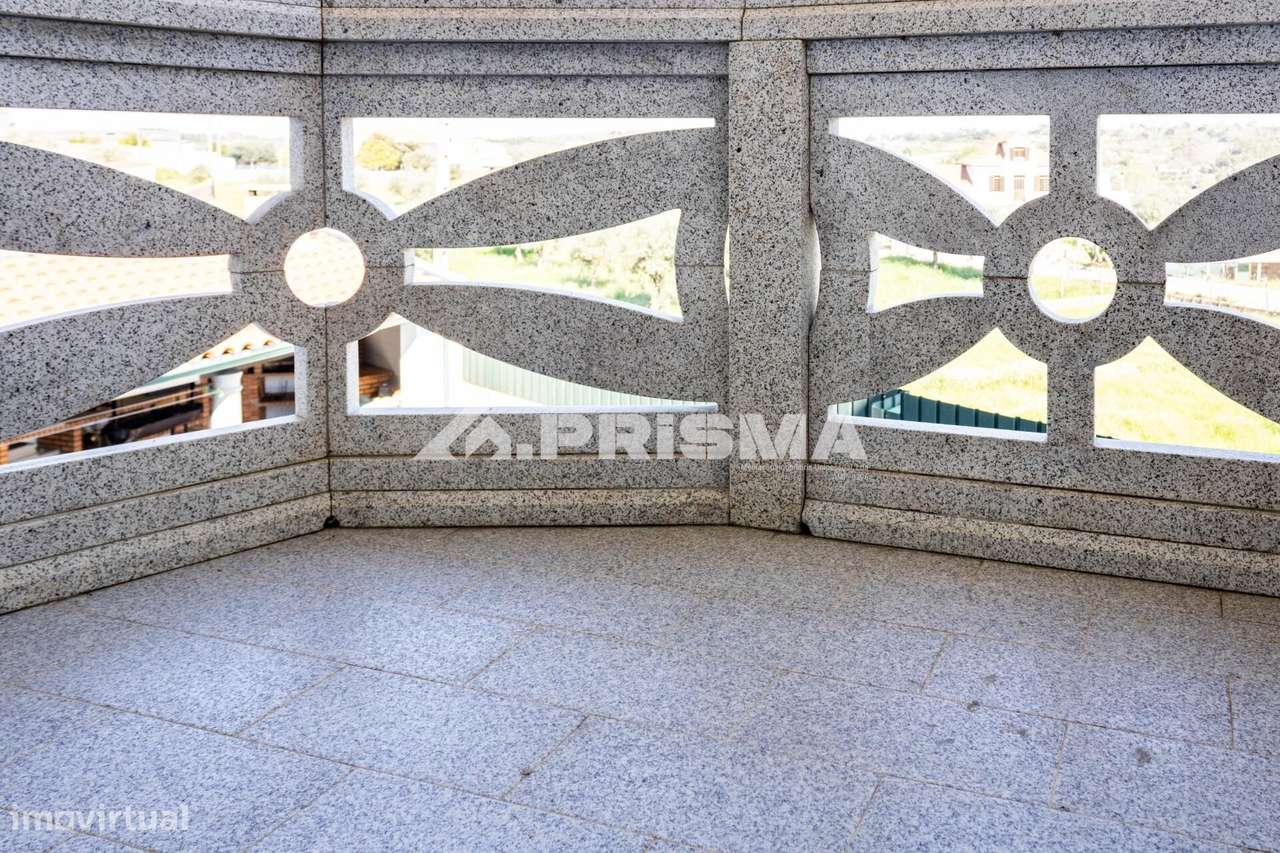 Moradia T5 para Venda em C. Branco-18