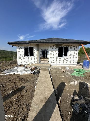 Casa 125 m2 zona 5 drumuri Valea Adanca