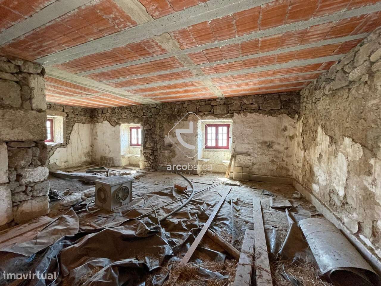 Propriedade com moradia recuperar, 4.700m2 de terreno, vistas excelent-5
